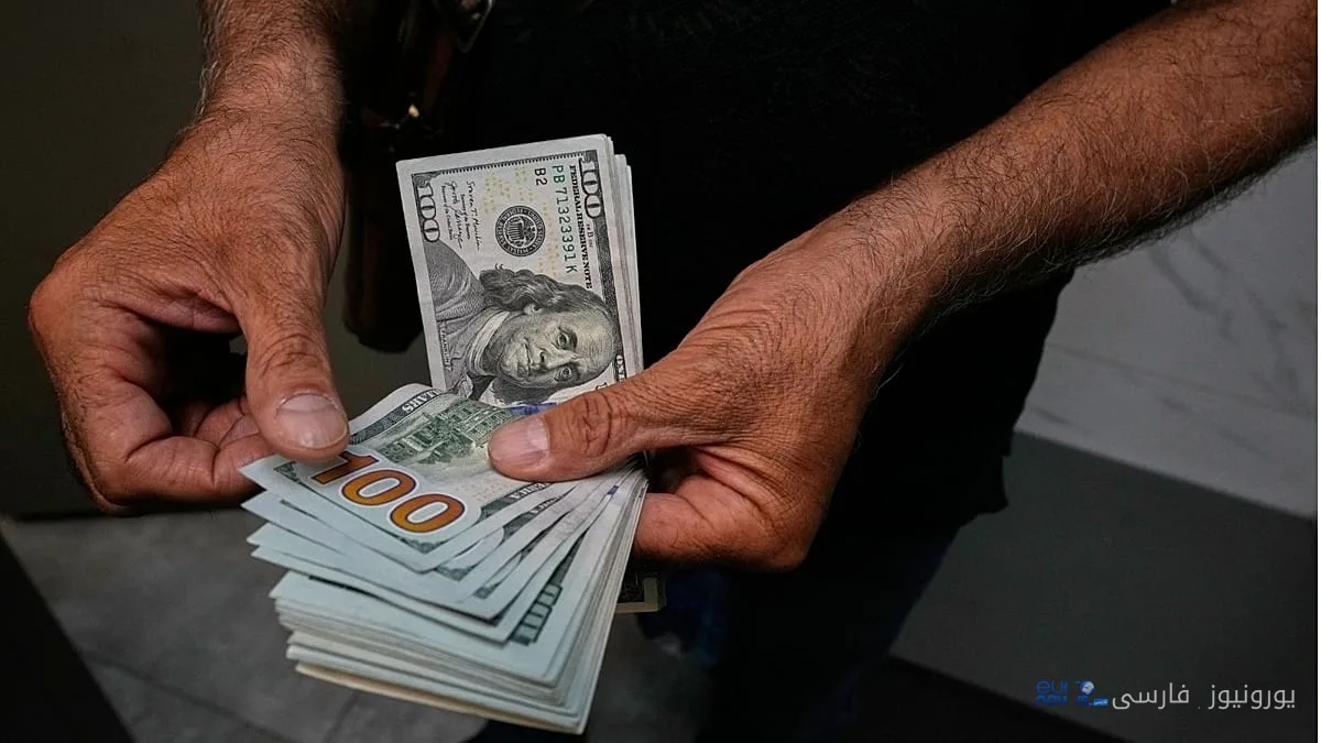 بحران اقتصادی ایران؛ دلار با عبور از ۲۱۰ هزار تومان رکورد جدیدی ثبت کرد